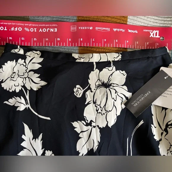 SILK Jones New York Black and Cream Floral Dress - Picture 9 of 10